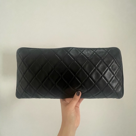 Chanel Black Quilted Lambskin Oversized Kisslock Clutch with Mini Coinpurse - Picture 2 of 8